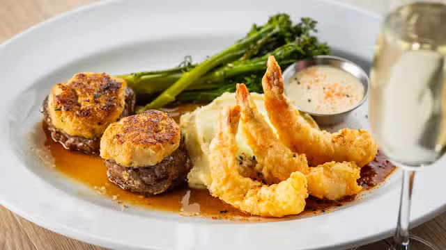 A photo of Cooper's Hawk Winery & Restaurant - Toledo, OH restaurant