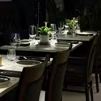Una foto del restaurante OneTen Kitchen + Bar