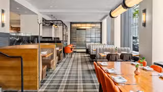 Een foto van restaurant courier. kitchen & bar