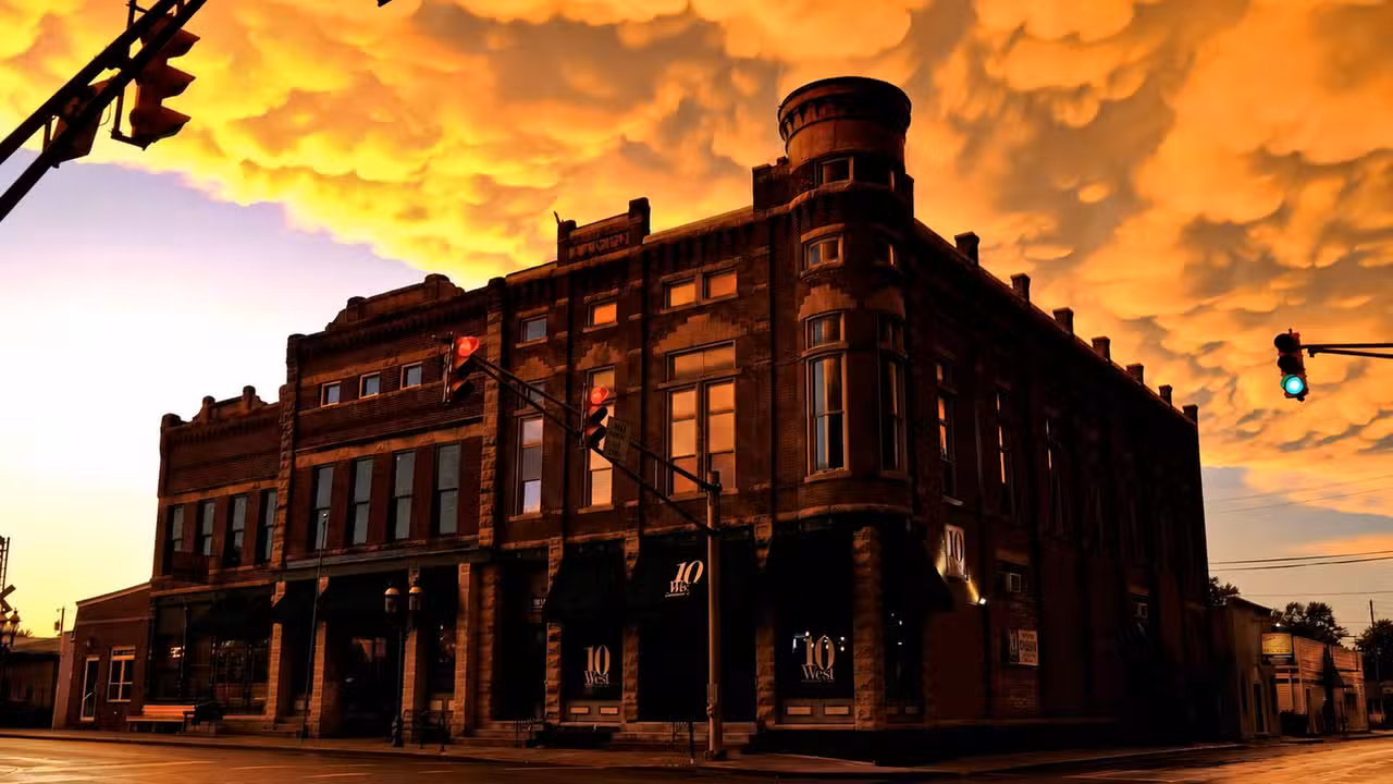 10 West Restaurant & Bar, Cicero, IN