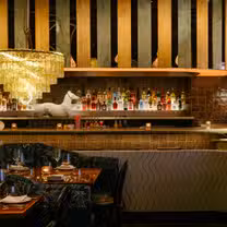 Una foto del restaurante Bad Roman - Beverly Hills