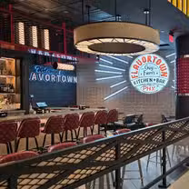 Una foto del restaurante Guy Fieri Flavortown, Phoenix Sky Harbor Int'l Airport - Terminal 4 Gate D11 - PHXGFI01