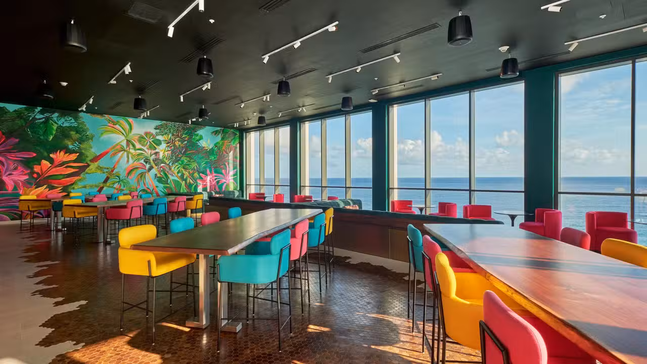 內部 - Vista Rooftop Lounge，Christ ChurchHastings