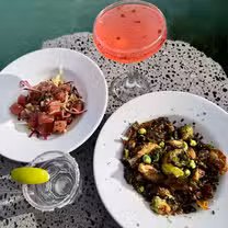 Tropics Hawaii Kai餐廳的相片