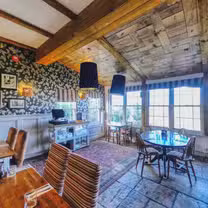 The Lamb Inn - Eastcombeの写真