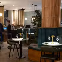 Una foto del restaurante Cargo Seafood & Land