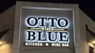 Otto and Blueの写真