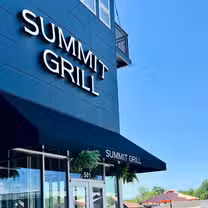 Summit Grill - Gladstoneの写真