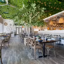 A photo of The Hampton Social - South Barrington restaurant