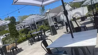 Una foto del restaurante Black & White Grille
