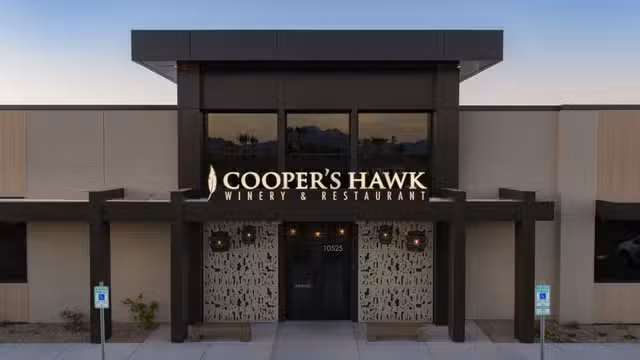 Une photo du restaurant Cooper’s Hawk Winery & Restaurant – Avondale, AZ 