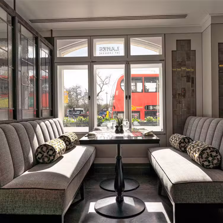 Interior - Lanes of London, London, 