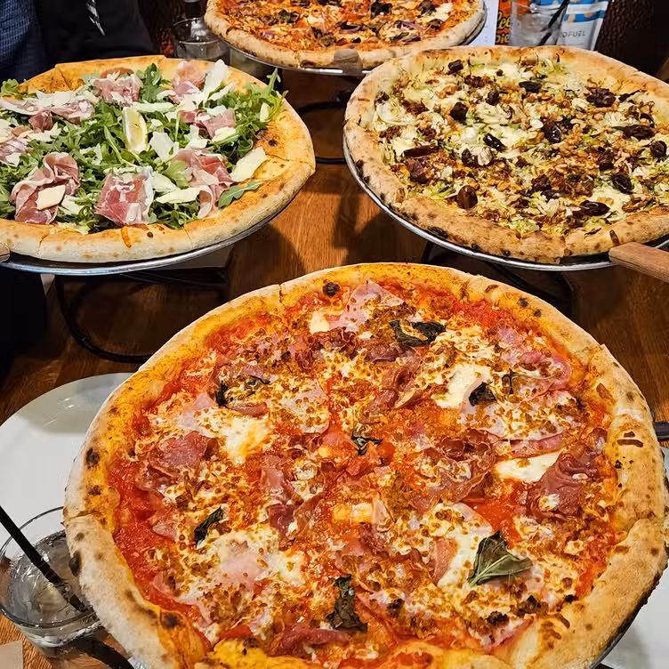 Essen - Famoso Neapolitan Pizzeria - Westhills, Calgary, AB
