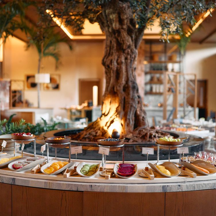 Cassava all-day dining restaurant offering international buffet and à la carte options for families in Punta Cana