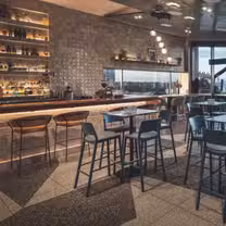 Une photo du restaurant The Exhibitionist Bar