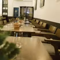 Foto von Maison Crown Bistro, Bar & Wine Restaurant