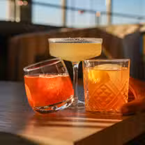 Una foto del restaurante Sun Dial Bar & Lounge