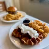 DINE TO DONATE CHARACTER BRUNCH Foto