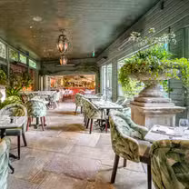 Foto von The Ivy Cobham Garden Restaurant