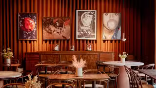 A photo of LEUCHTENDROTER restaurant
