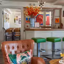 Una foto del restaurante The Watershed Kitchen and Inn