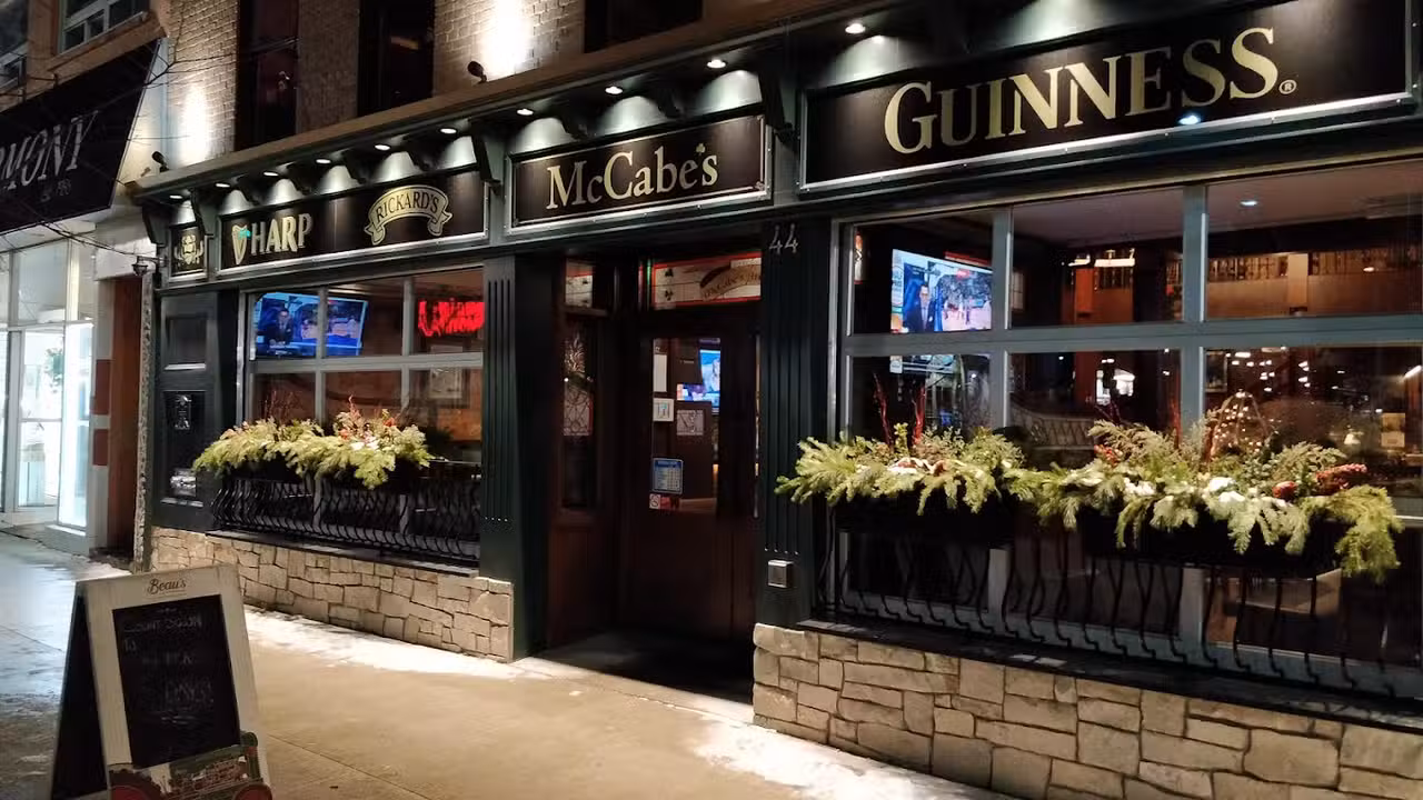 Buitenkant - McCabe's Irish Pub & Grill - Waterloo, Waterloo, ON