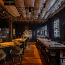 Una foto del restaurante Three Three Seven