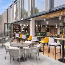 Una foto del restaurante Meadow Kitchen, Bar & Terrace
