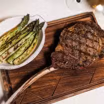 Een foto van restaurant Red Oak Steakhouse at Saracen Resort