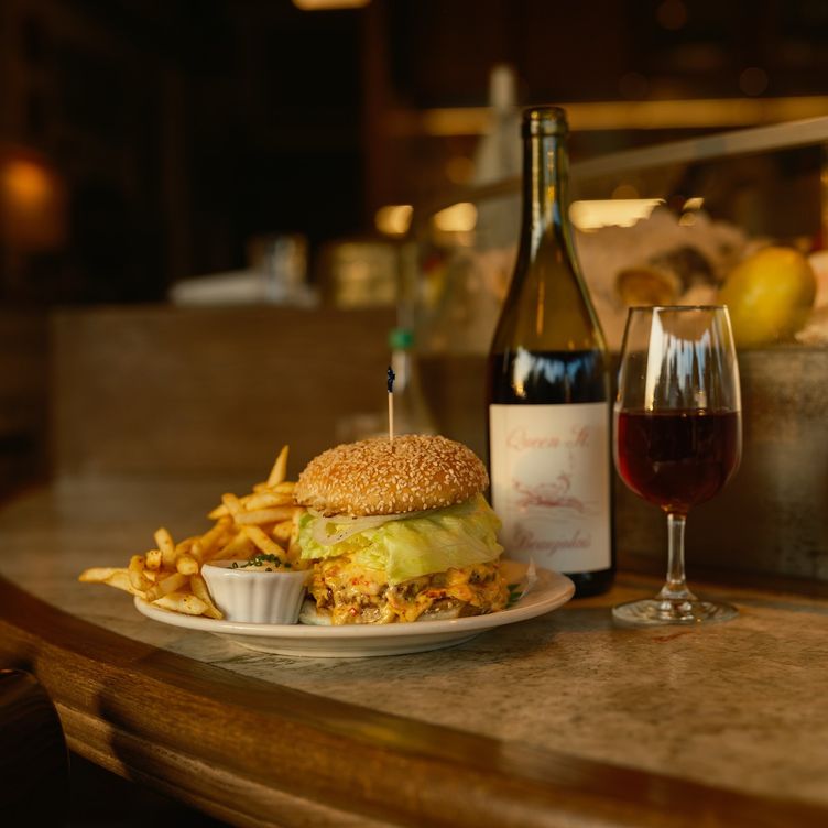 Queen's Raw Bar & Grill