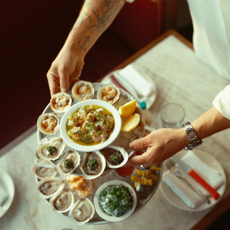 Queen's Raw Bar & Grill