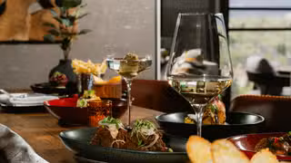 Foto von RYZE Skyline Lounge Restaurant