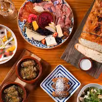 Foto von Lou's by Horizon Restaurant