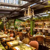 Een foto van restaurant The Ivy on The Roof, Manchester