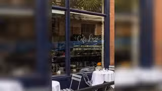 Una foto del restaurante Café Luna Astoria