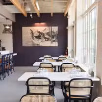 Foto von Roberto's Deluxe Restaurant