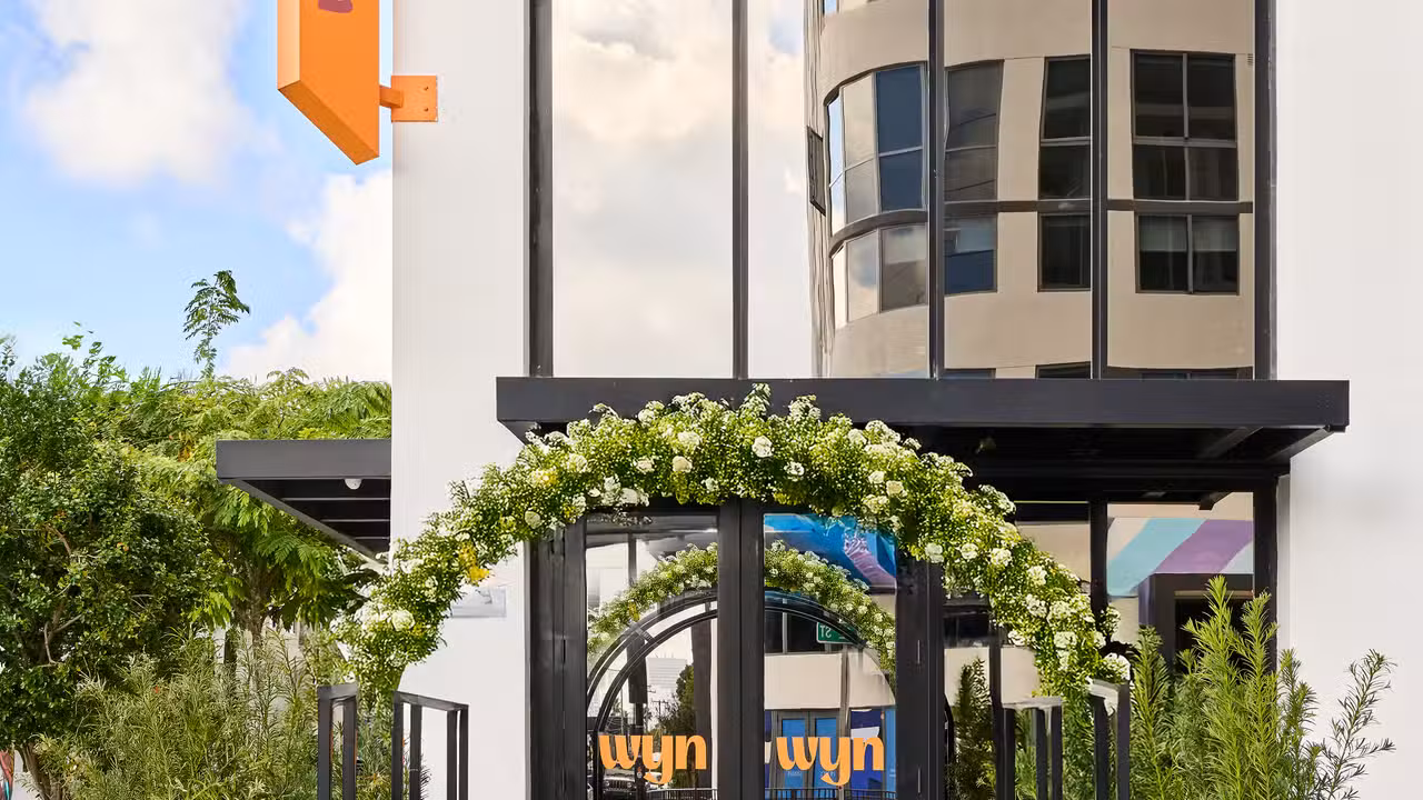Wyn Wyn, Miami, FL