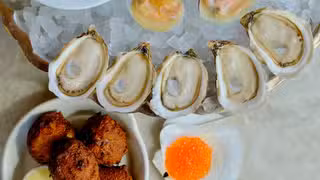 A photo of Queen's Raw Bar & Grill restaurant