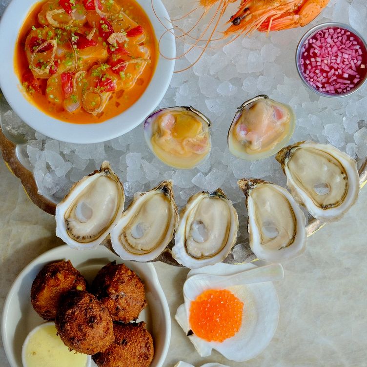 Photo 1 of 4: Queen's Raw Bar & Grill