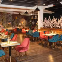 Una foto del restaurante Atmos Restaurant and Bar