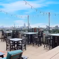 Foto von Over the Charles Restaurant