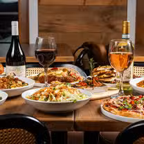 Una foto del restaurante Avianna's Carriage House