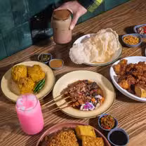 Foto von Ria Ayam Penyet Restaurant
