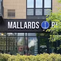 A photo of Mallards - Forest Lake restaurant