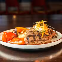 Foto von Evario Kitchen + Bar - South Edmonton - Ellerslie Rd. Restaurant