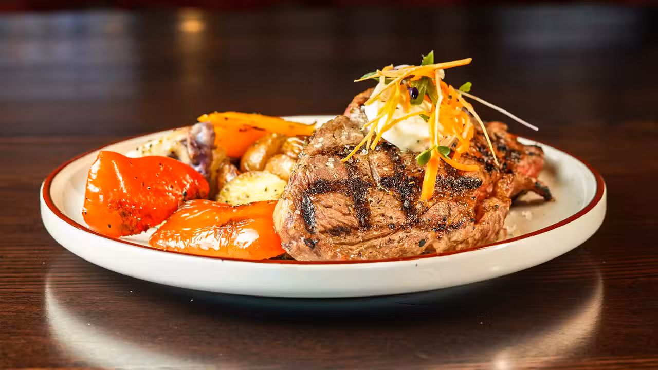 Comida - Evario Kitchen + Bar - South Edmonton - Ellerslie Rd., Edmonton, AB