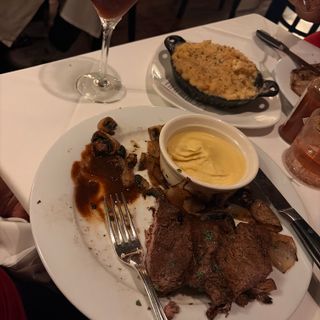 555 East Restaurant - Long Beach, CA