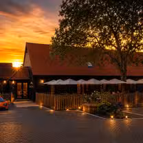 Una foto del restaurante Arens at The Six Bells