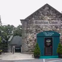 Una foto del restaurante The Station at Mountain Lakes