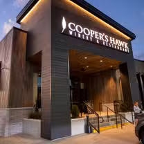Een foto van restaurant Cooper’s Hawk Winery & Restaurant – Greensboro – Friendly Center, NC